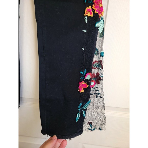 New We The Free FP Black Floral Embroidered Lace Flare Jeans Size 25 High Rise - Picture 5 of 9